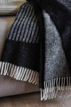 Manta De Lana Circles 130x185 Cm -Textil Tienda 504262 01 10 EnvironmentImage 2897cbeaf5