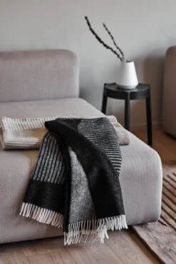 Manta De Lana Circles 130x185 Cm -Textil Tienda 504262 01 20 EnvironmentImage 8fd8fc88b4