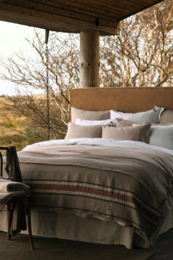 Lexington Colcha De Cama Side Striped Soft Quilted 240x260 Cm -Textil Tienda 512855 01 5 EnvironmentImage 5f74f5a4b6